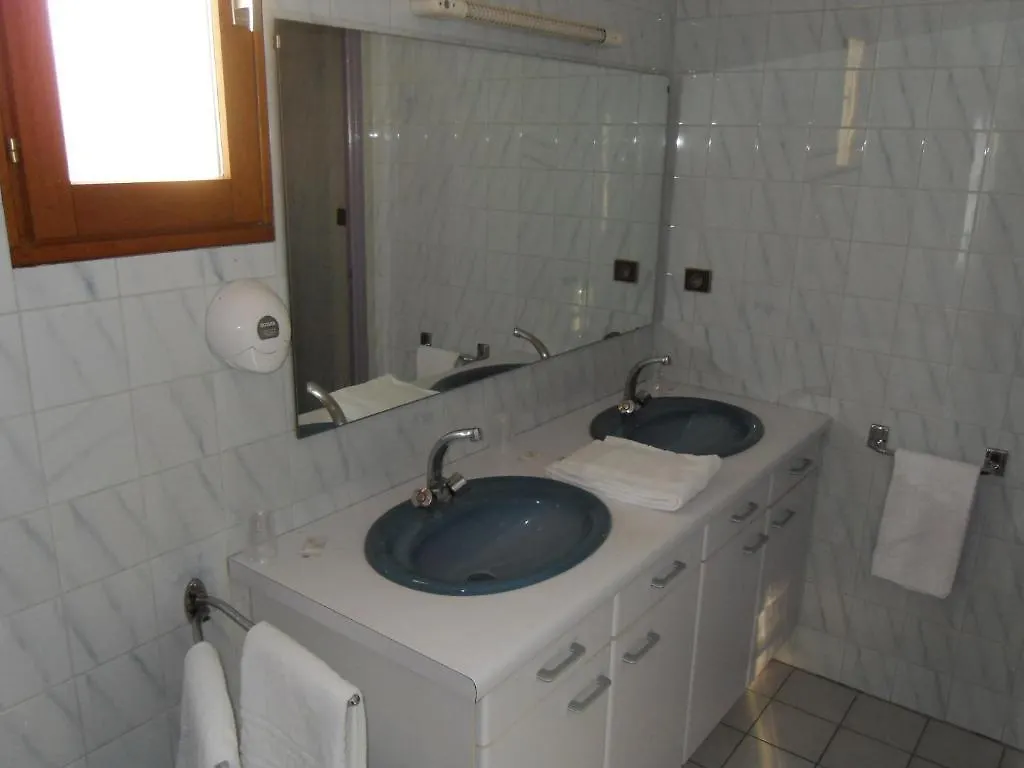 Le Clos Du Loup Rouffiac-Tolosan Hotel